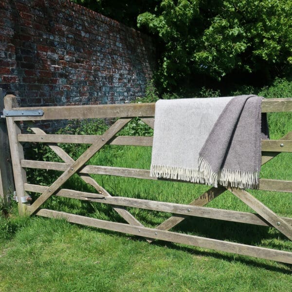 Woven herringbone blanket - Image 2